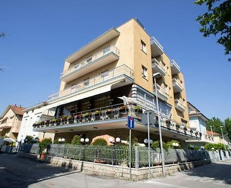 Hotel Luca Rimini Exteriör bild