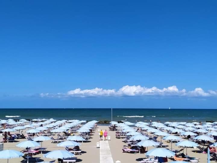 Hotel Luca Rimini Exteriör bild