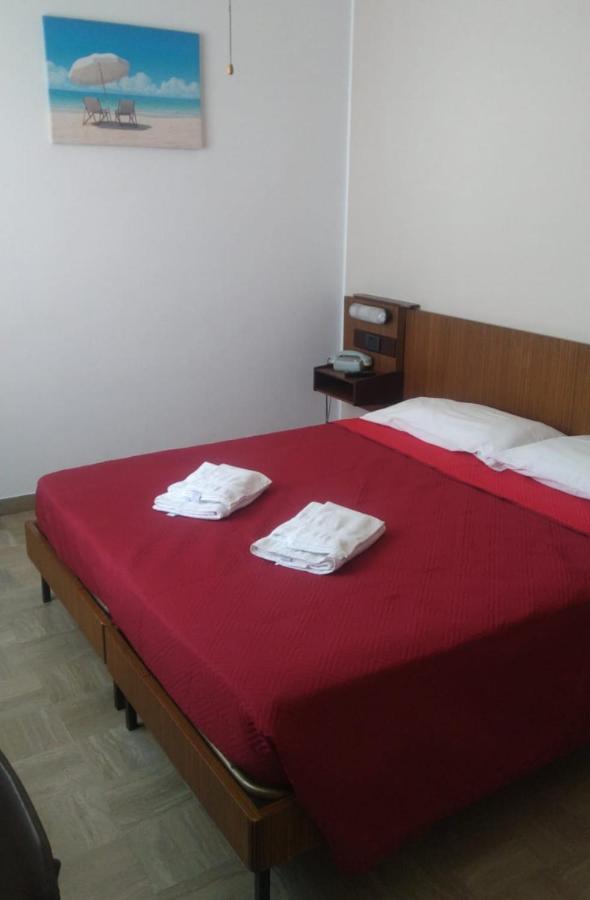 Hotel Luca Rimini Exteriör bild