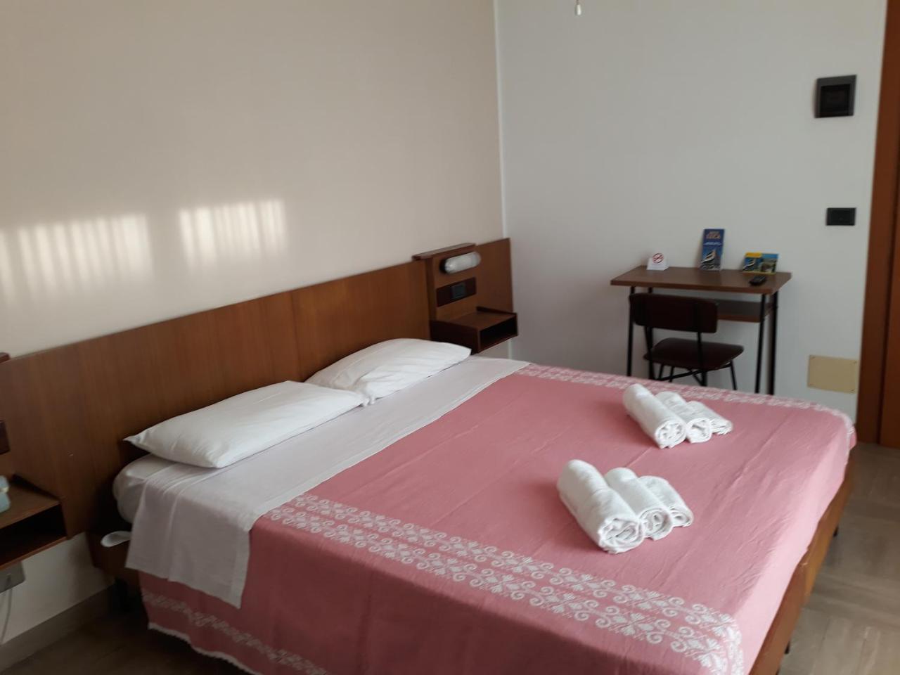 Hotel Luca Rimini Exteriör bild